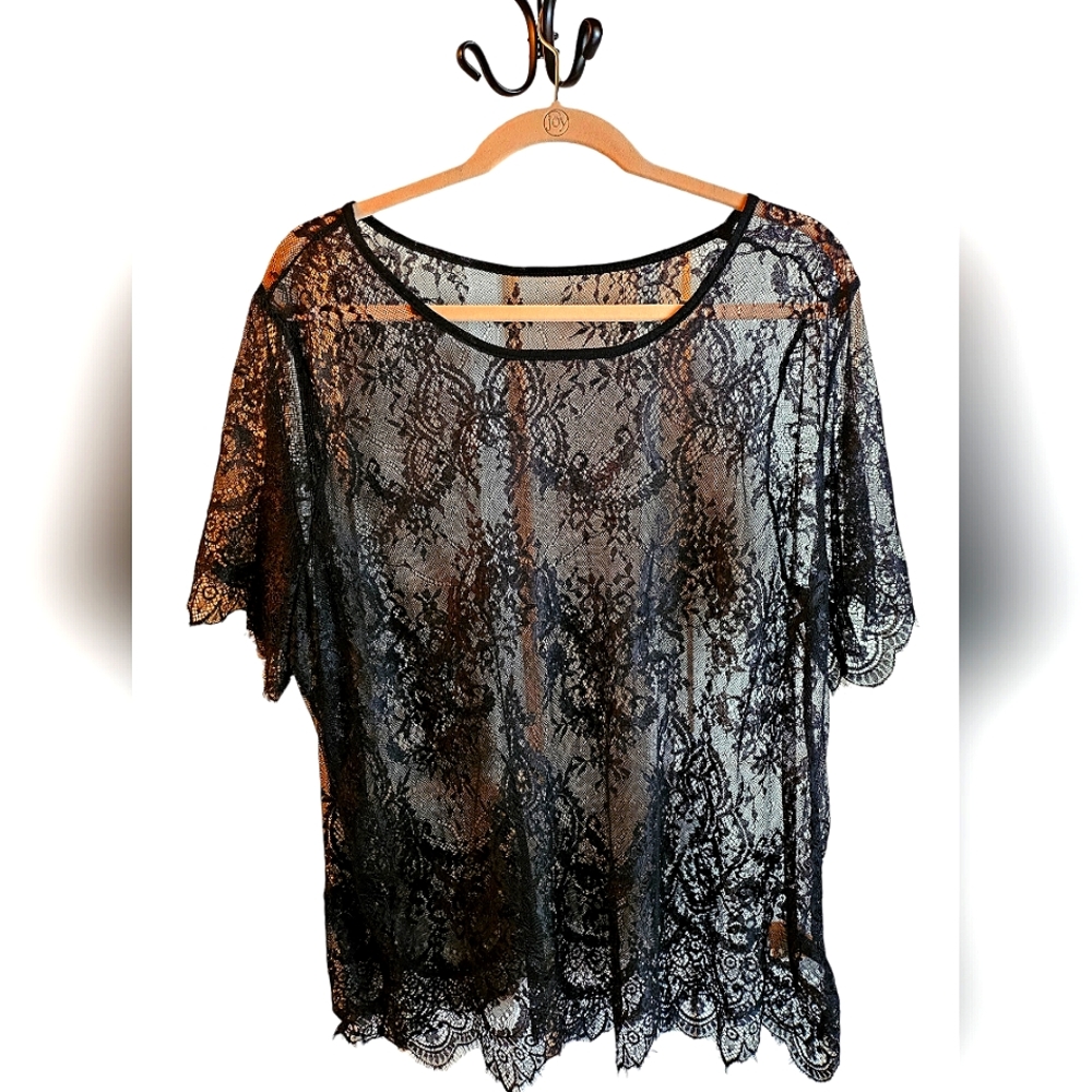 Black Lace Short Sleeve Top